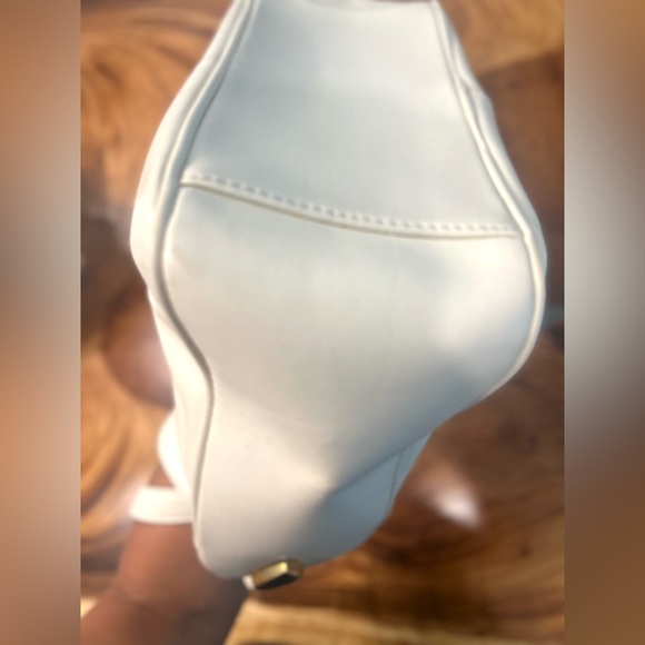 COLETTA VINTAGE Elegant Cream Shoulder Bag W Beautiful Gold Detail EUC⭐️🤍 - Picture 10 of 11